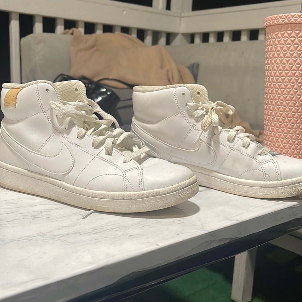 Nike Women's Court Royale 2 Mid
